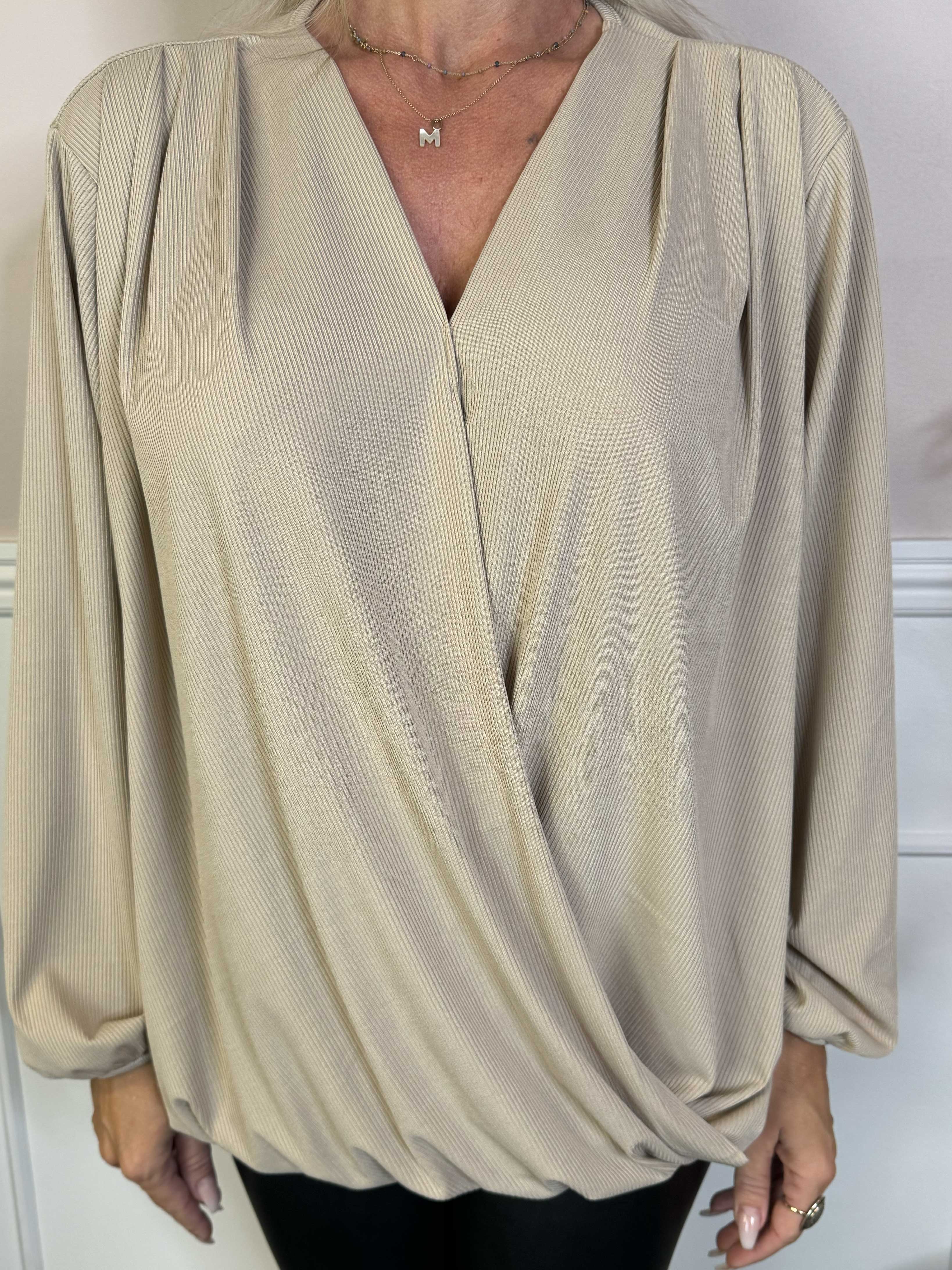 Naomi - Ribbet tunika med elastik